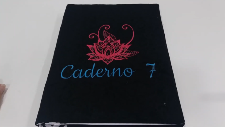 Capa de Caderno Universitário